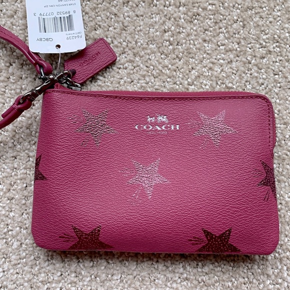 COACH STAR CANYON CORNER ZIP WRISTLET- CRANBERRY - Picture 1 of 6